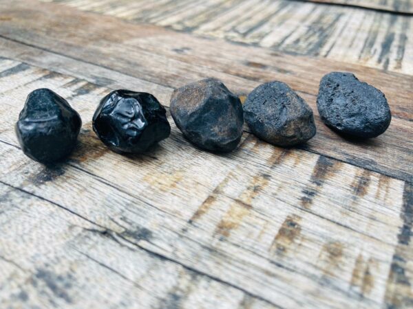 Apachetår (svart obsidian) kristall